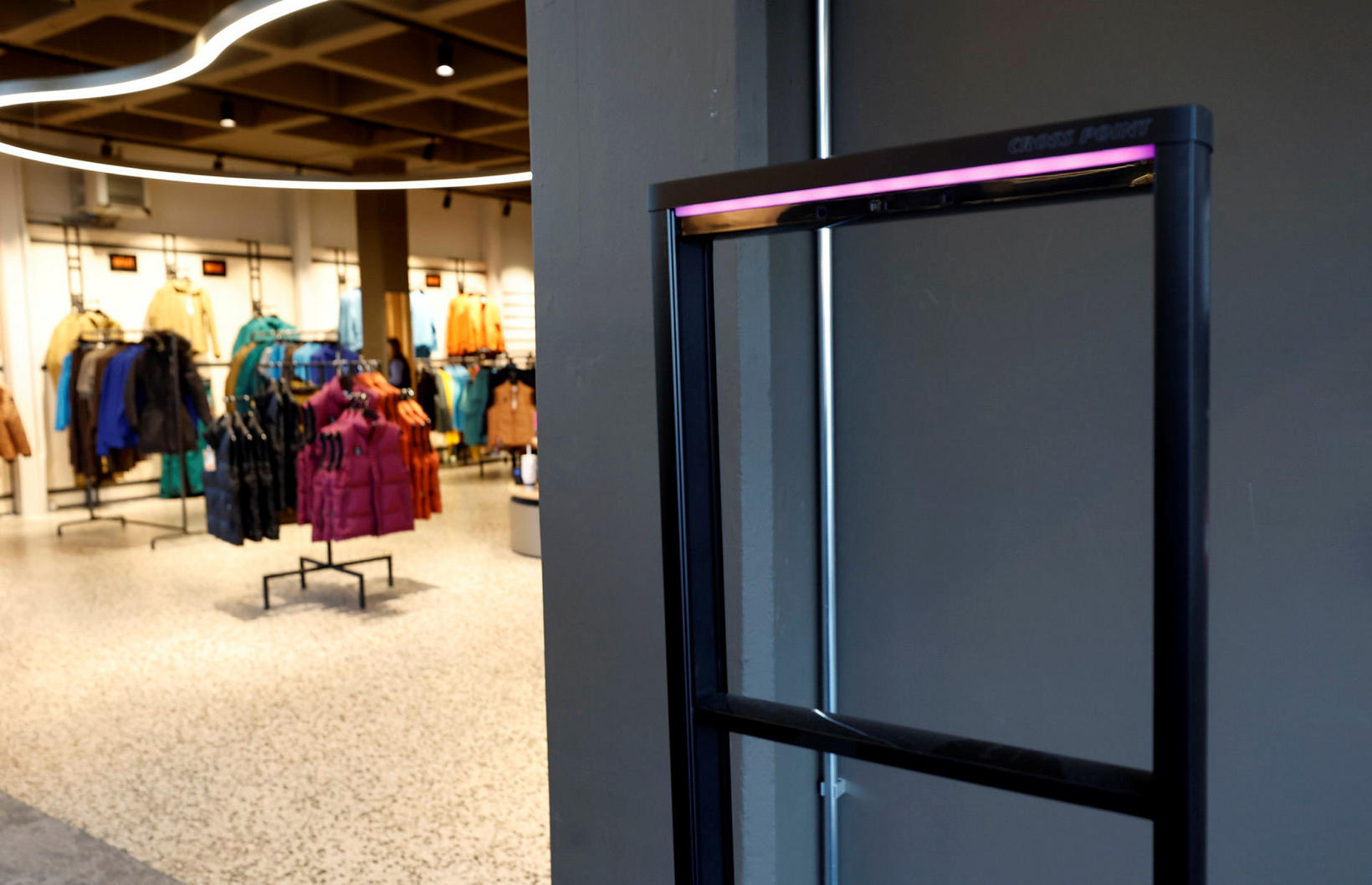 Cross Point EAS gate