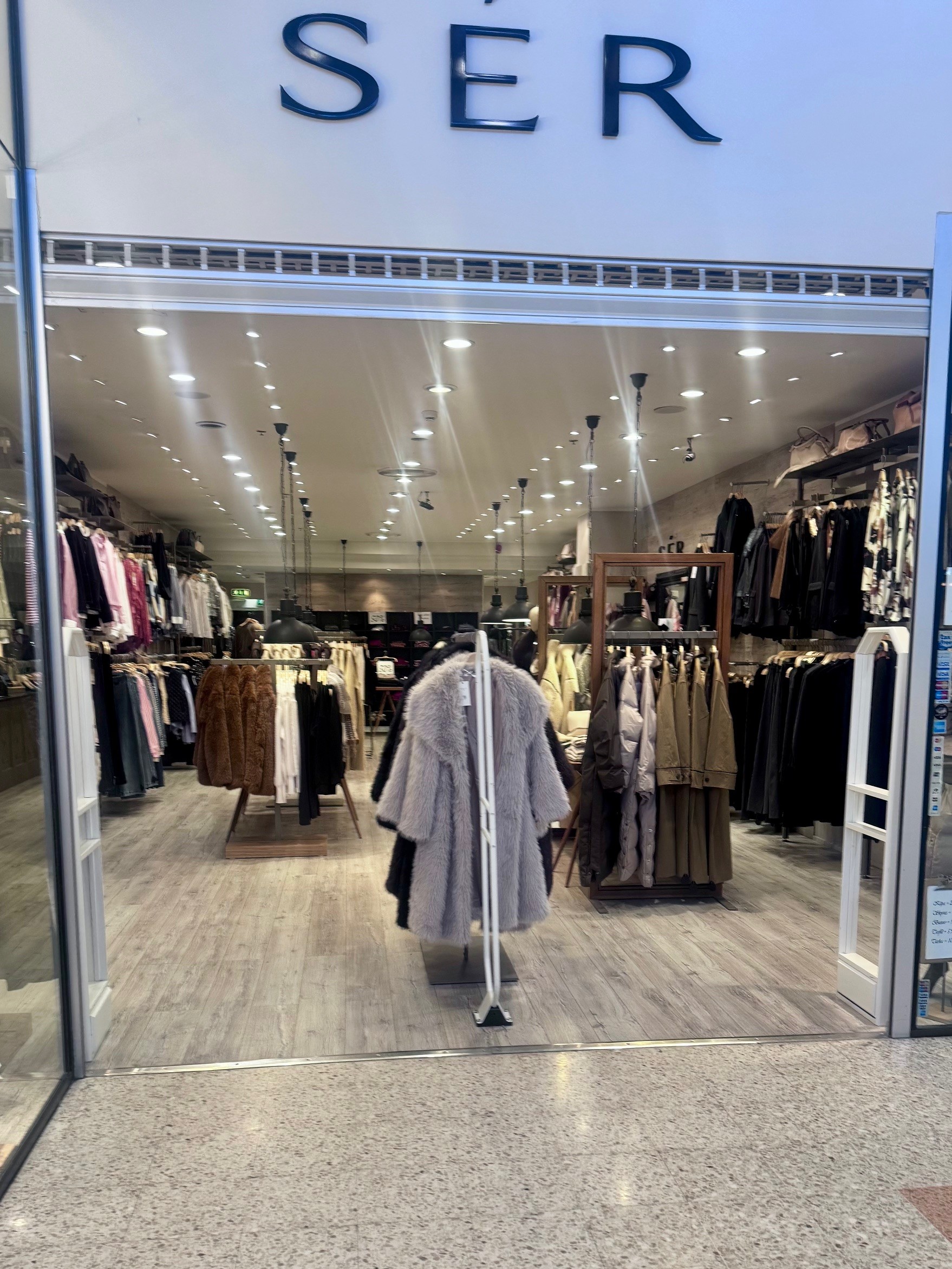 SER store entrance – unpowered AM gates