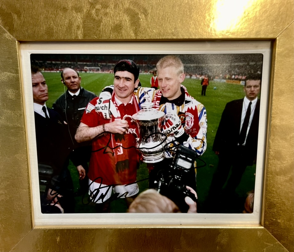 Manchester United historic celebration piece sold