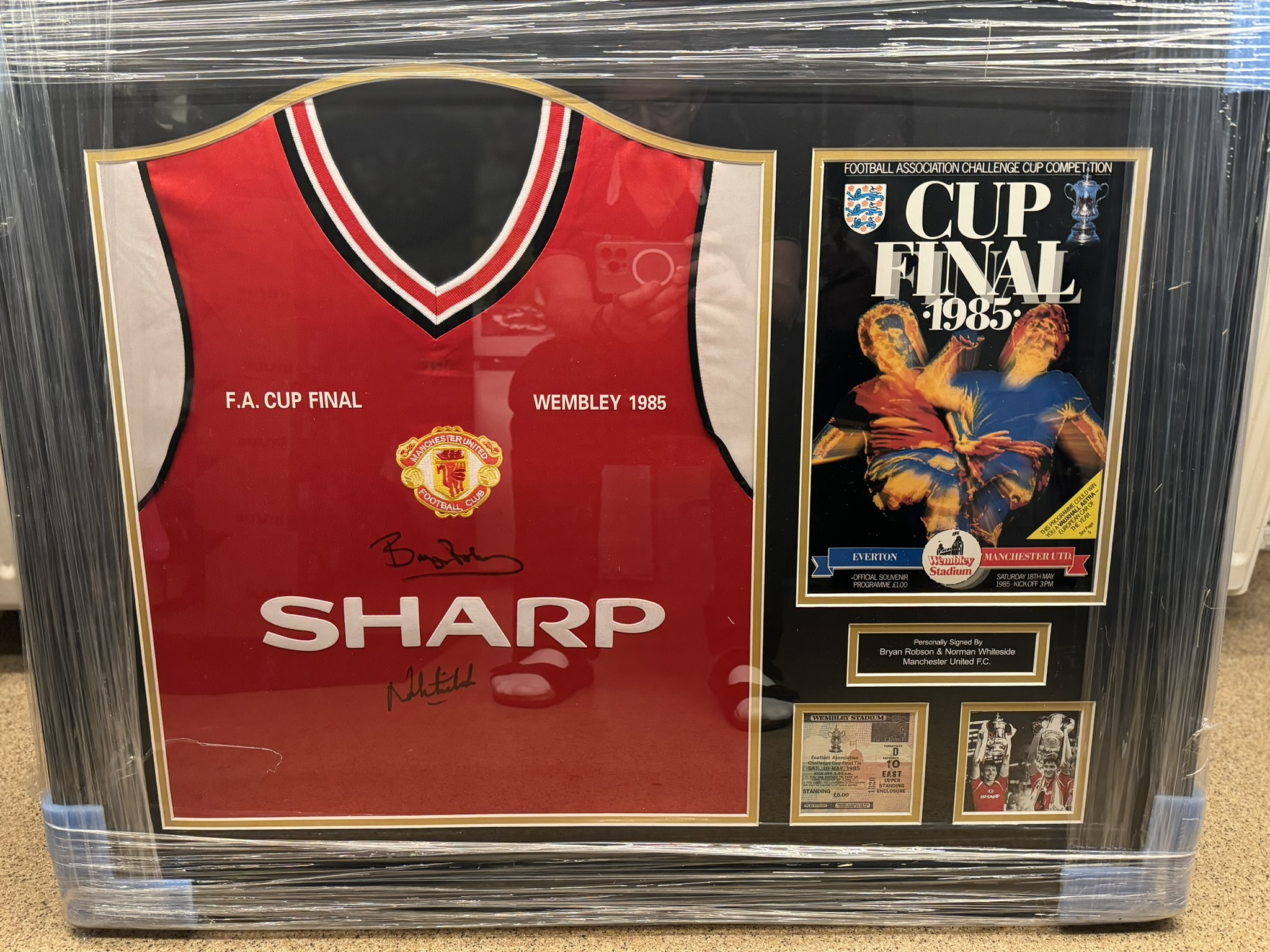 Retro Manchester United shirt sold memorabilia
